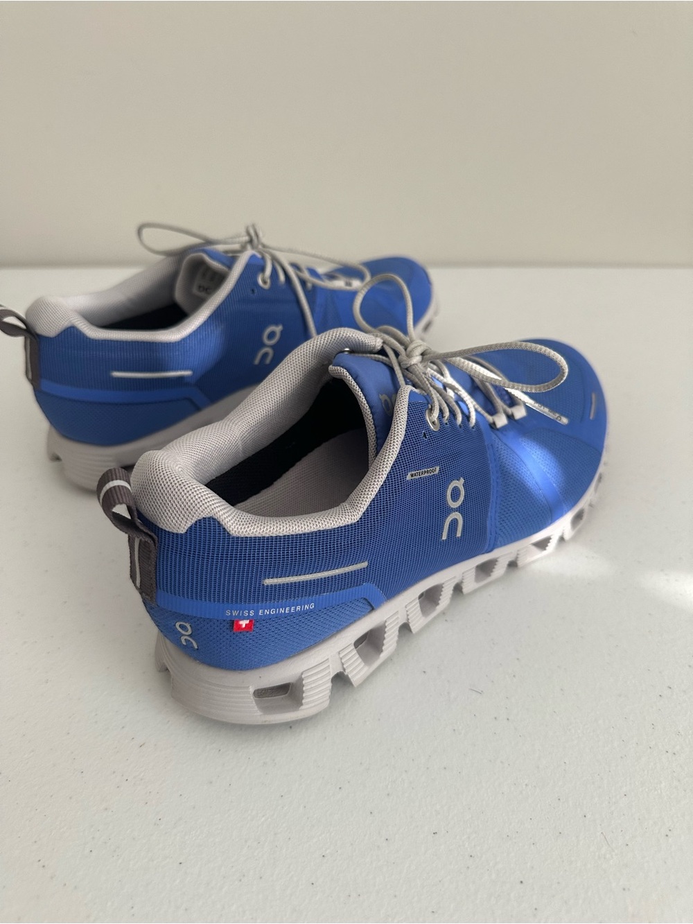 Women’s 8.5 On Running Cloud 5 Weatherproof Sneakers - Picture 4 of 7